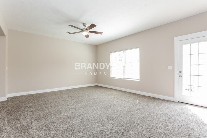 Building Photo - 2516 Lightbend Dr