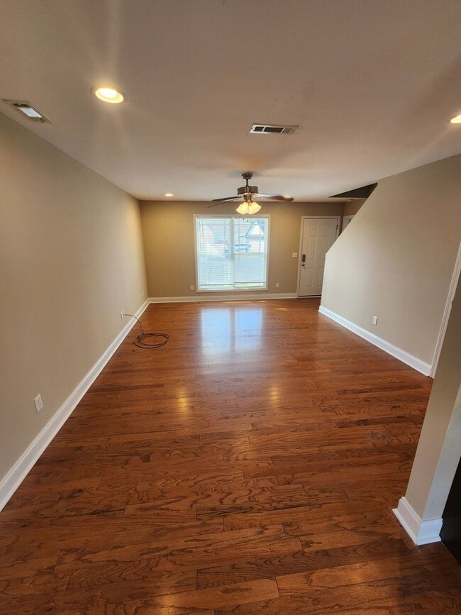 Building Photo - 4 Bedroom Home in the Reserve Neighborhood with Garage and Washer/Dryer Included