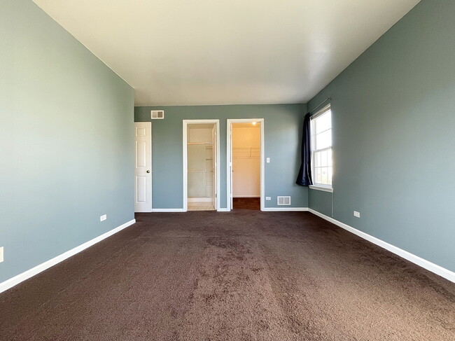 Building Photo - 341 Holiday Ln