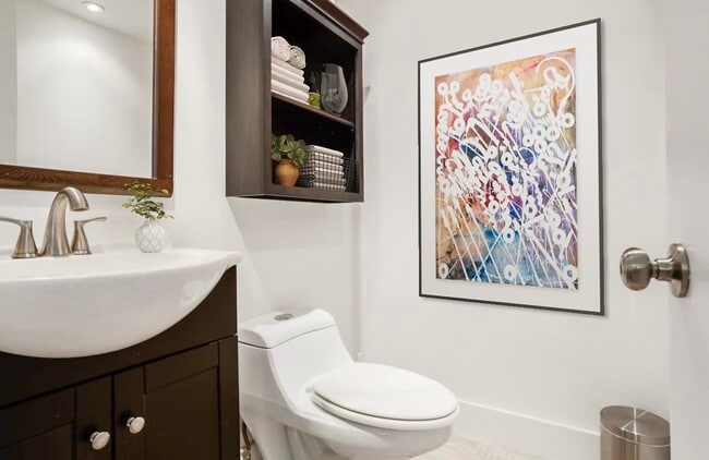 Building Photo - 600 NE 36th St