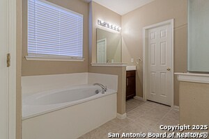 Building Photo - 1203 Ganton Ln