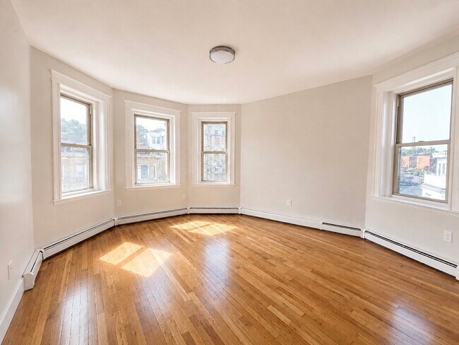 Building Photo - 15 Colborne Rd