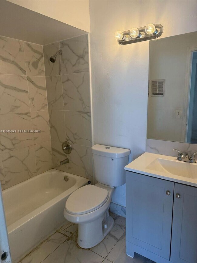 Building Photo - 438 NE 210th Cir Terrace