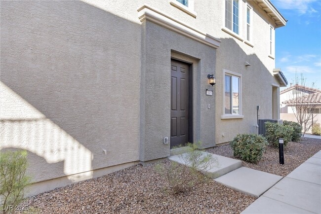 Building Photo - 5730 Sky Pointe Dr
