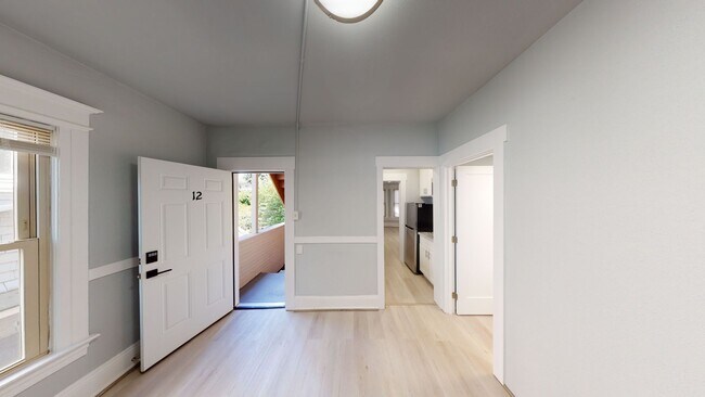 Interior Photo - 500-508 E Union St