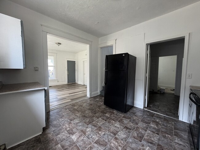 Building Photo - 748 Monroe St