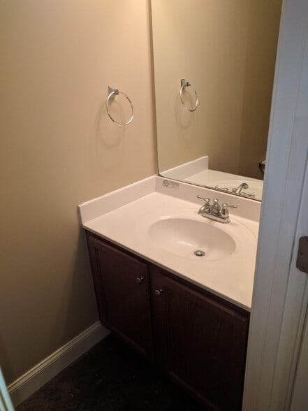 Building Photo - 1527 Lynch Ln