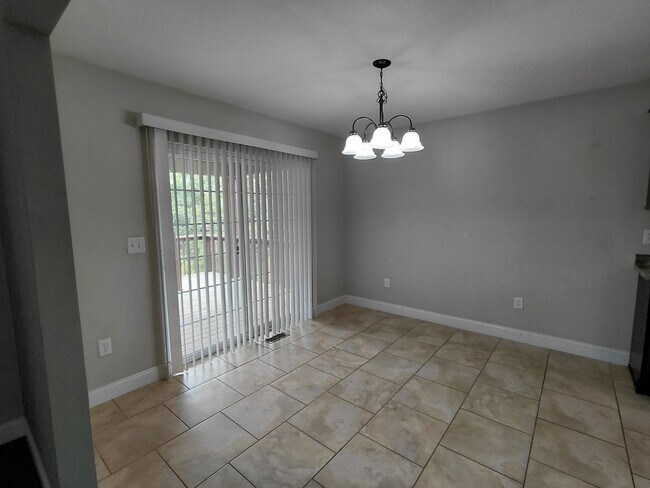 Building Photo - 137 Creek View Dr