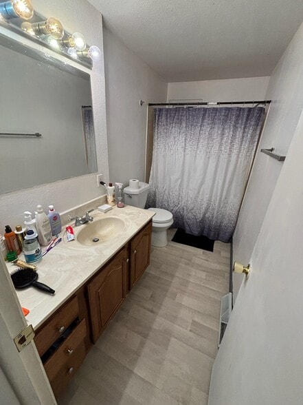 Building Photo - 2472 Warren Pky