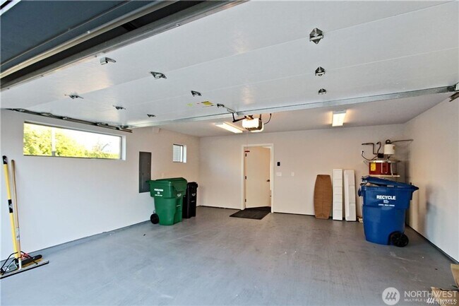 Building Photo - 5207 S Willow St