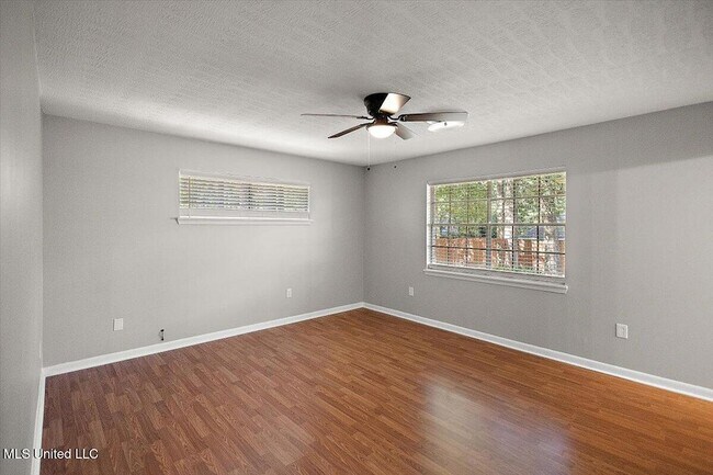 Building Photo - 36 Pebble Hill Dr