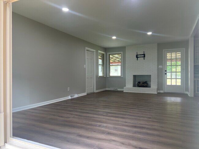 Building Photo - 109 Mangrum Dr