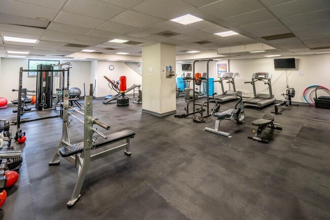 Building Photo - 2111 Wisconsin Ave NW