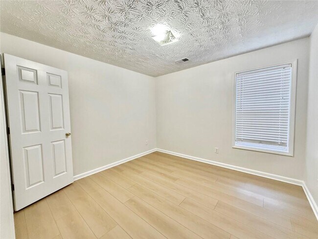 Building Photo - 1070 Rafington Dr