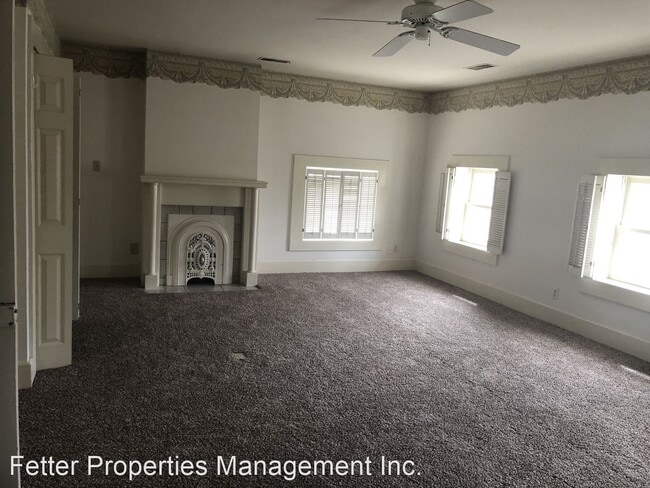 Building Photo - 210 SE 1st St