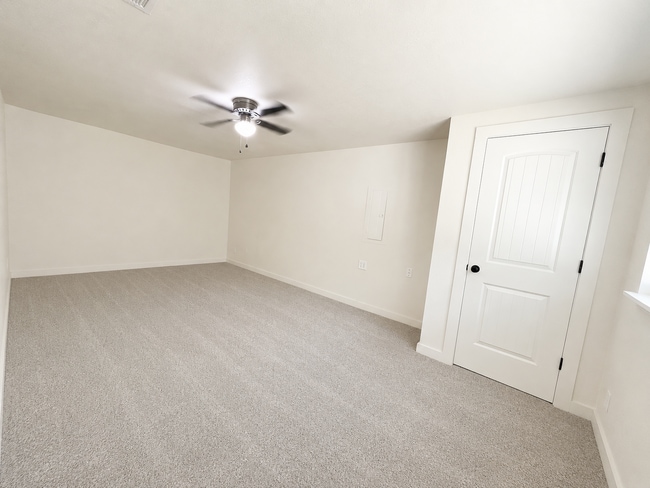 Building Photo - Updated 3 Bed / 2 Bath home with Single Car Garage in Farmington