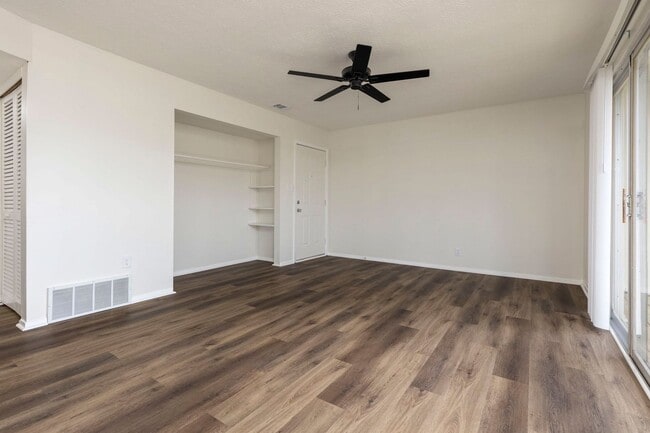 Building Photo - 9308 Aylesbury Dr