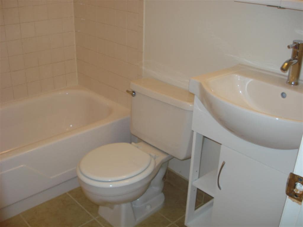 Building Photo - 1955 S Reynolds Rd