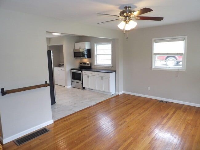 Building Photo - 286 Zandale Dr