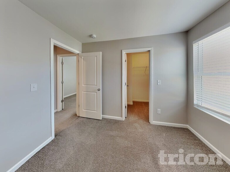 Building Photo - 1711 Sawtooth Ct