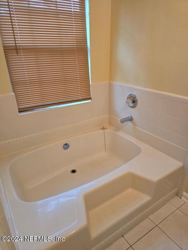 Building Photo - 8040 Macinnes Dr E