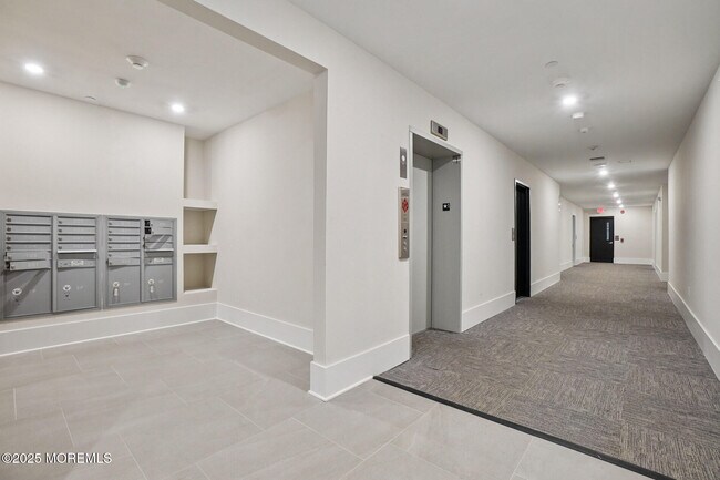 Building Photo - 218 3rd Ave