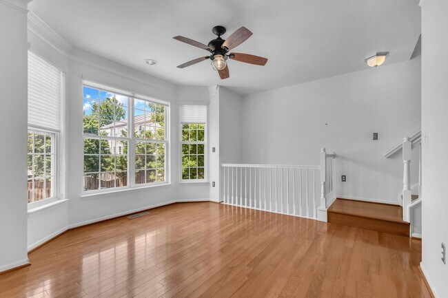 Building Photo - Dream Townhome in Kingstowne – Updated Ele...