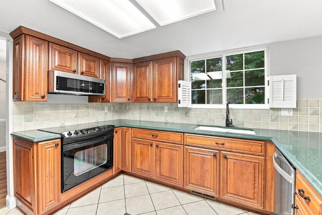 Building Photo - $2,645.95, 4-bed, 2.5-bath located in Centennial with a fenced backyard.