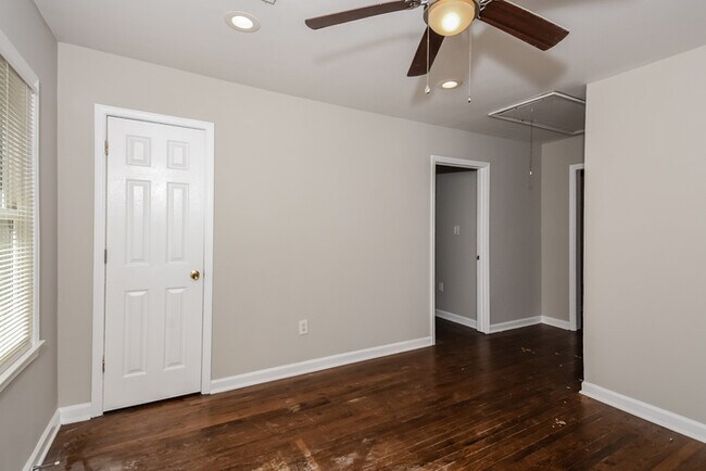 Building Photo - Fantastic 4bd/2ba home! Coming soon!