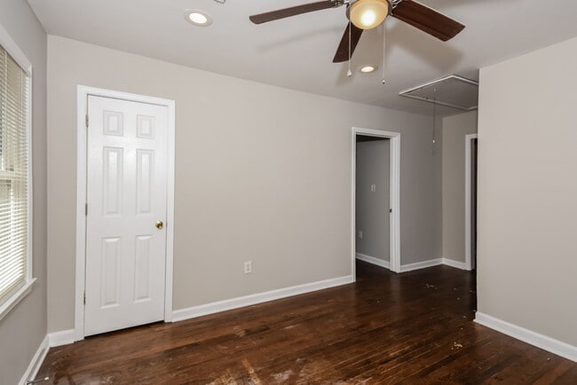 Building Photo - Fantastic 4bd/2ba home! Let yourself in!