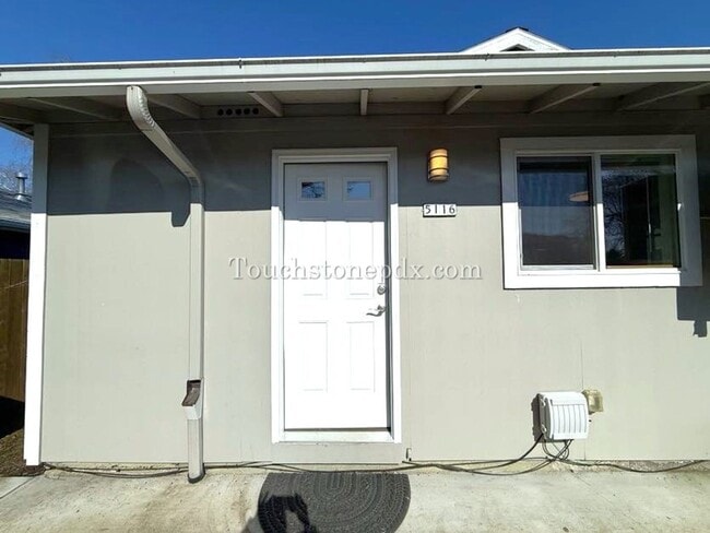 Building Photo - 5116 SE Mitchell St