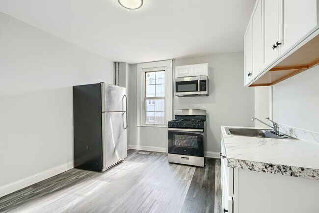 Building Photo - 400 N Hilton St