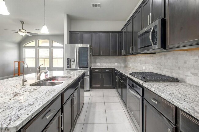 Building Photo - 3916 Joshs Cv