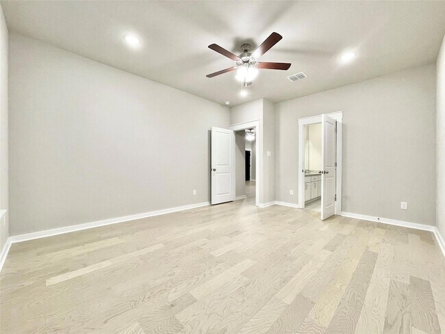 Building Photo - 2415 Lakey Cv