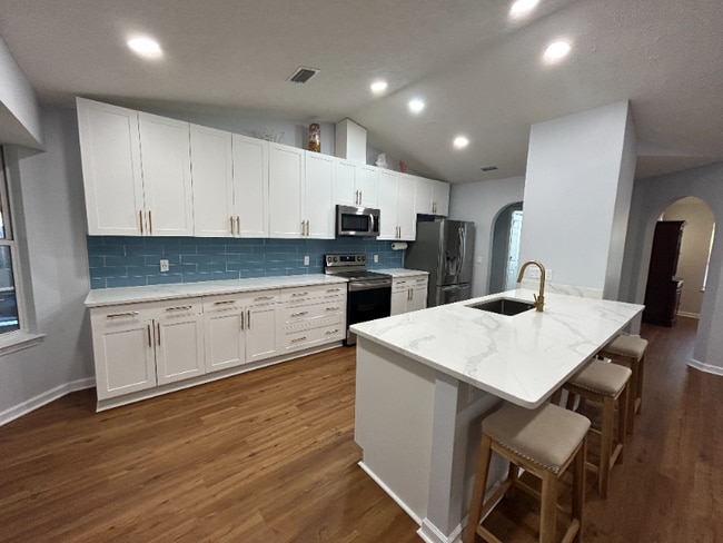 Building Photo - 331 Brady Way