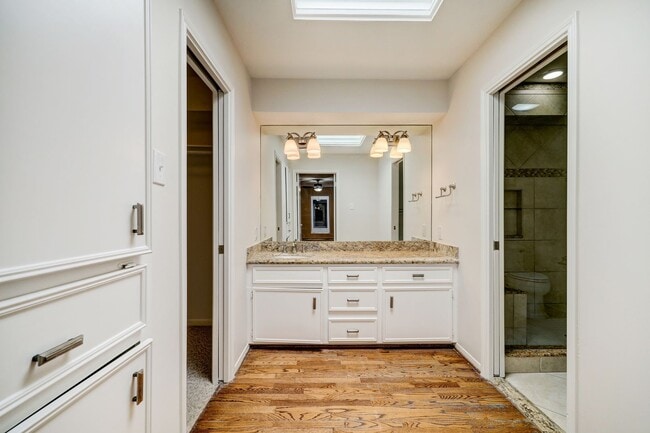 Building Photo - Large Townhome in River Oaks