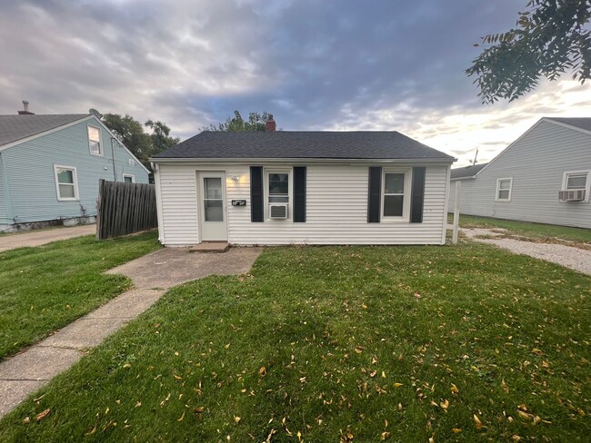 Building Photo - Newly Remodeled Home for Rent in Moline