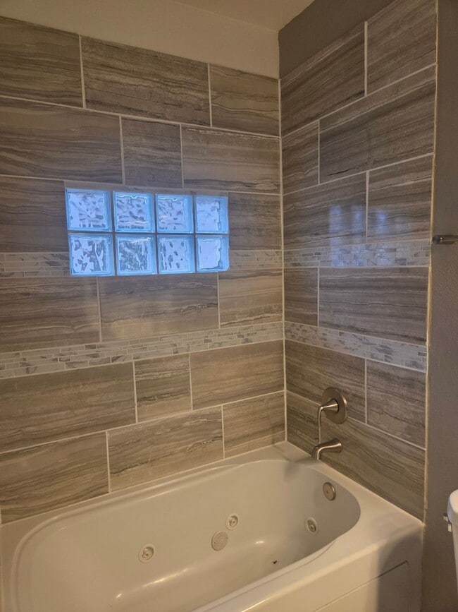 Building Photo - 14853 Tierra Crystal Ave