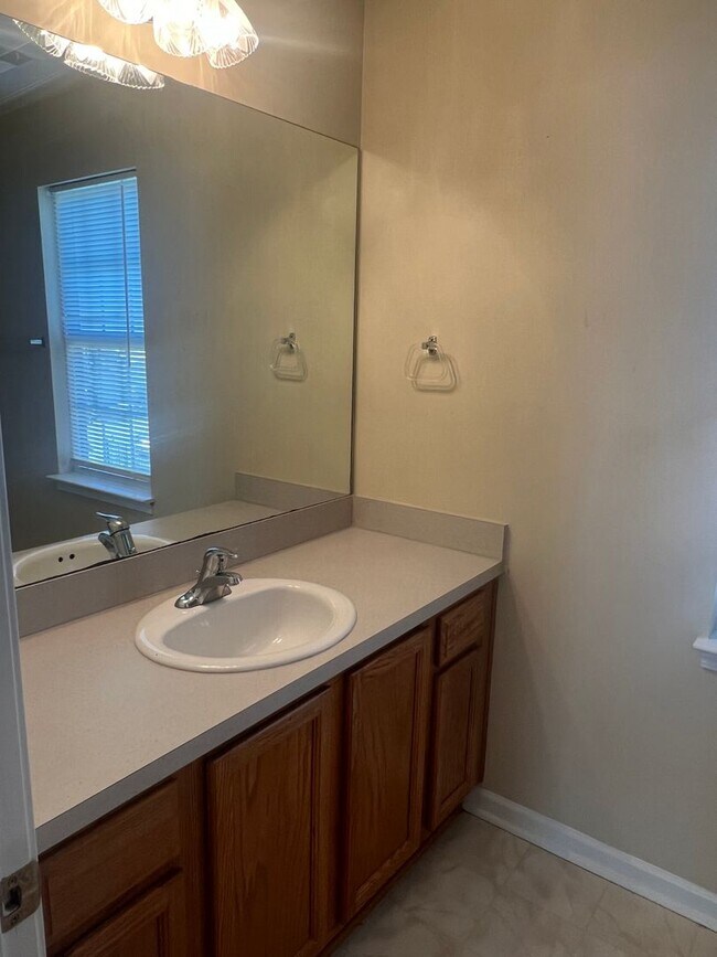 Building Photo - ** 1 Month Free Rent** Beautiful 3 Bedroom/ 2.5 Bath Unfurnished Townhouse in Wellstone!