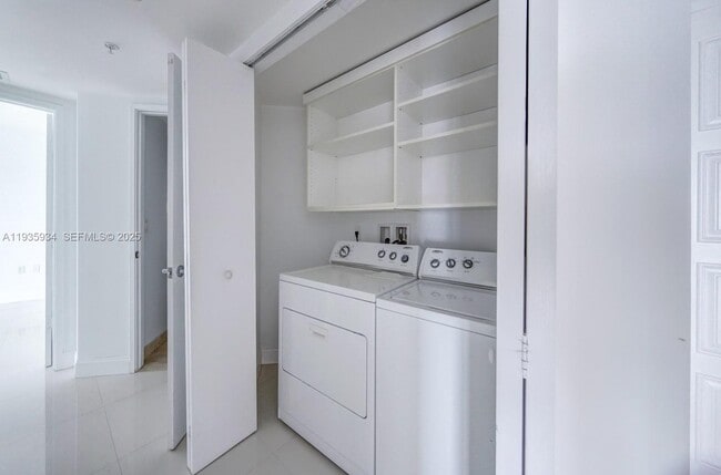 Building Photo - 250 Sunny Isles Blvd