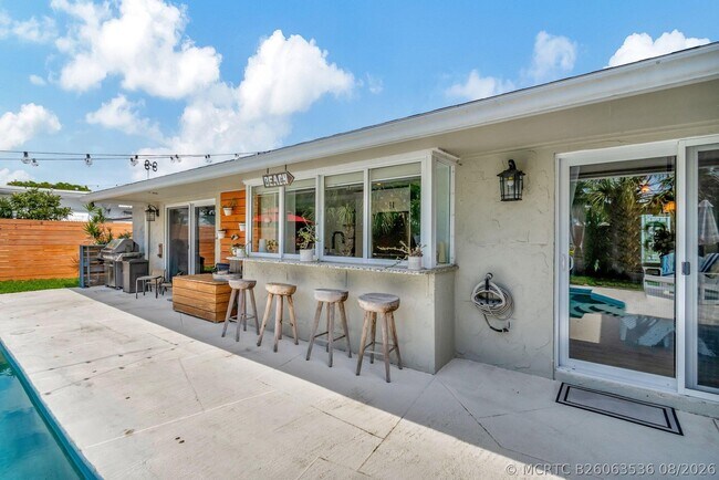 Building Photo - 1066 SW 25th Way