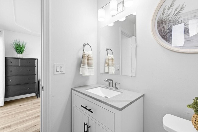 Building Photo - 765 Elkwood Ave