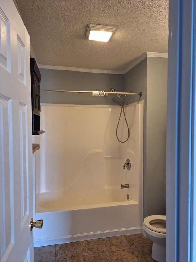 Building Photo - HOLIDAY MOVE IN SPECIAL. $500.00 OFF OF TH...