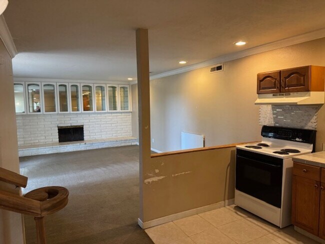 Building Photo - Oak Hills (15425)