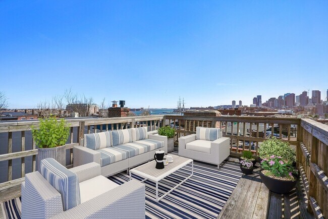 Building Photo - 28 Chestnut St