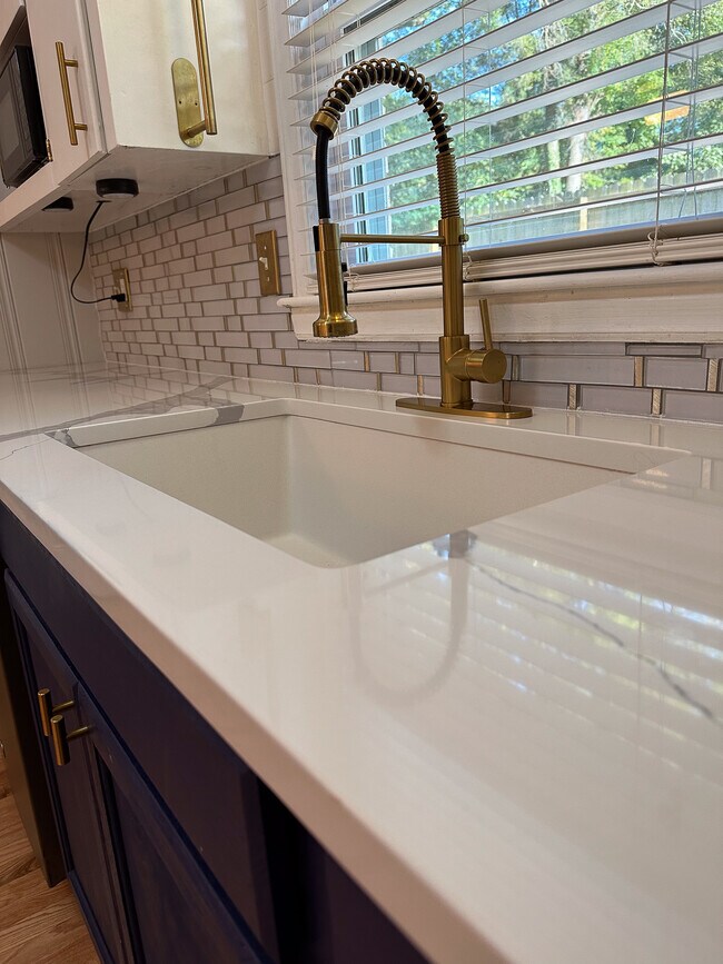 Building Photo - 5221 Greenbrook Dr