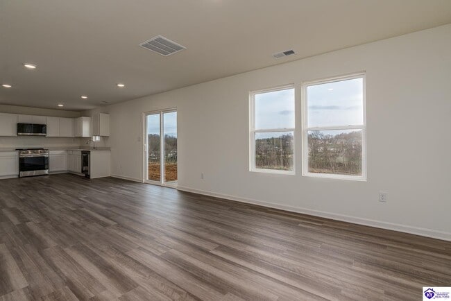 Building Photo - 557 Pinehurst Dr