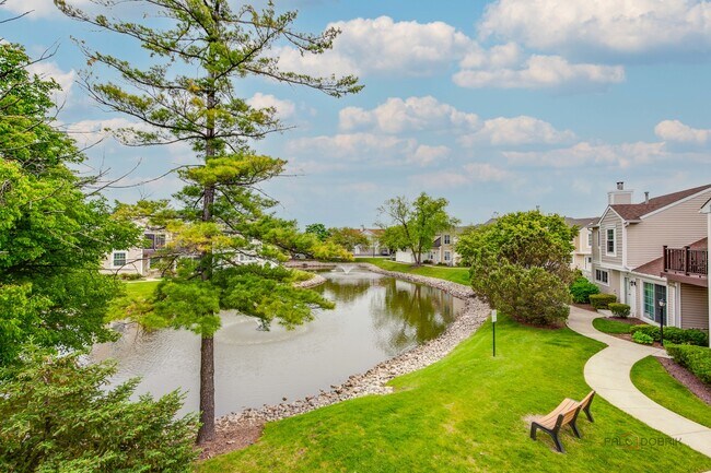 Building Photo - 614 Le Parc Cir