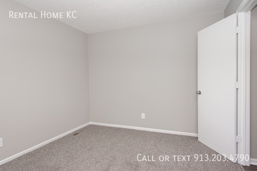 Building Photo - 1226 E Cothrell-