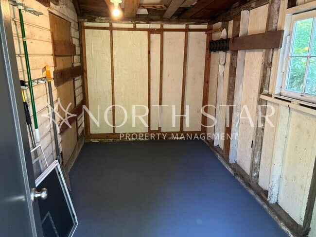 Building Photo - Newly Remodeled Lake Oswego Cottage With Lake Access.
